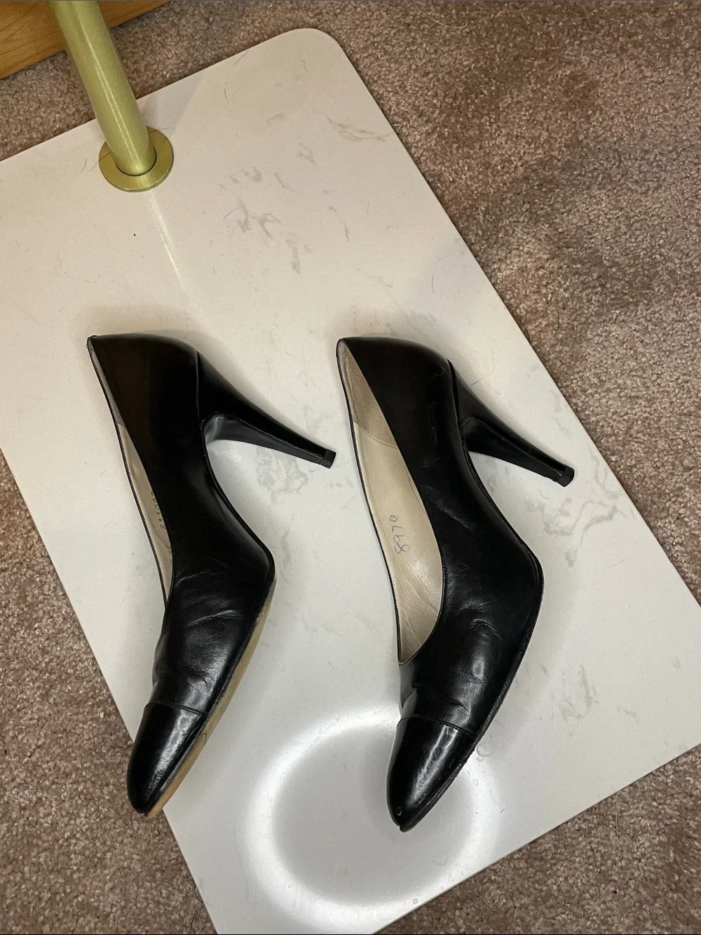 CHANEL Black Patent Leather Pointed Toe Pumps Size EU39 US8 - Picture 5 of 9